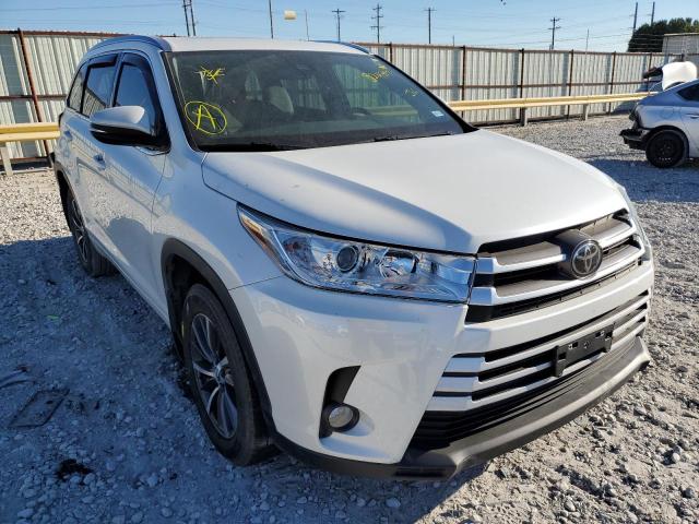 TOYOTA HIGHLANDER 2018 with VIN 5TDJZRFH4JS824917 - Photo from auction