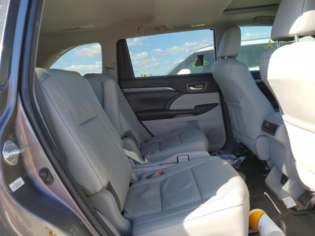 Photo 6 from auction – 2018 TOYOTA HIGHLANDER with VIN 5TDDZRFH9JS902007