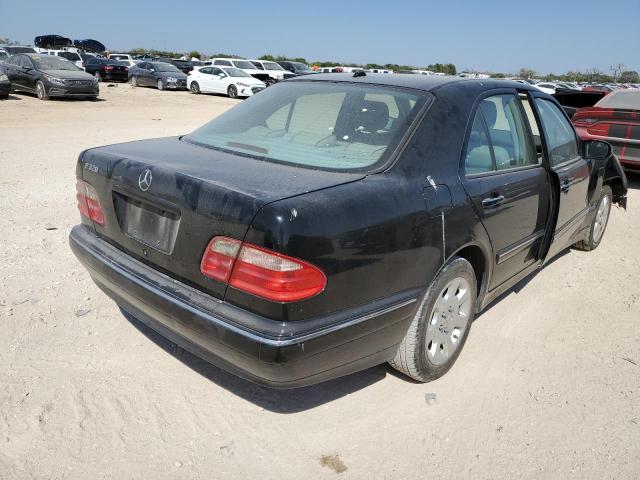 Photo 4 from auction – 2001 MERCEDES-BENZ E 320 with VIN WDBJF65J51B251785