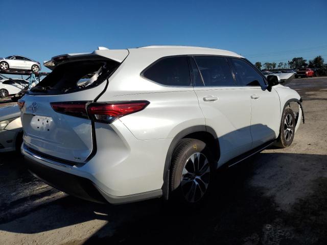 Photo 4 from auction – 2022 TOYOTA HIGHLANDER with VIN 5TDGZRAH1NS090356