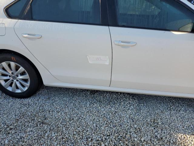 Photo 9 from auction – 2015 VOLKSWAGEN PASSAT S with VIN 1VWAT7A34FC004795