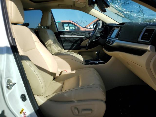 Photo 5 from auction – 2017 TOYOTA HIGHLANDER with VIN 5TDJZRFH7HS520152