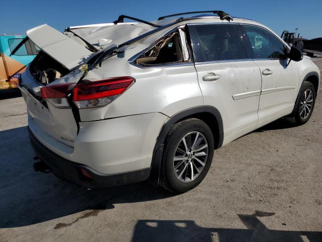Photo 4 from auction – 2017 TOYOTA HIGHLANDER with VIN 5TDJZRFH7HS520152