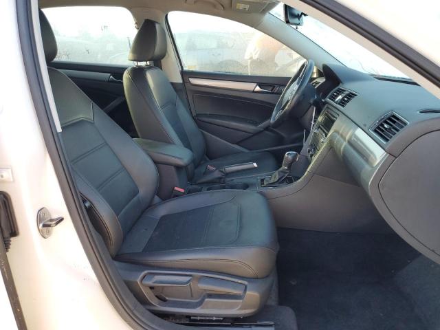 Photo 5 from auction – 2015 VOLKSWAGEN PASSAT S with VIN 1VWAT7A34FC004795