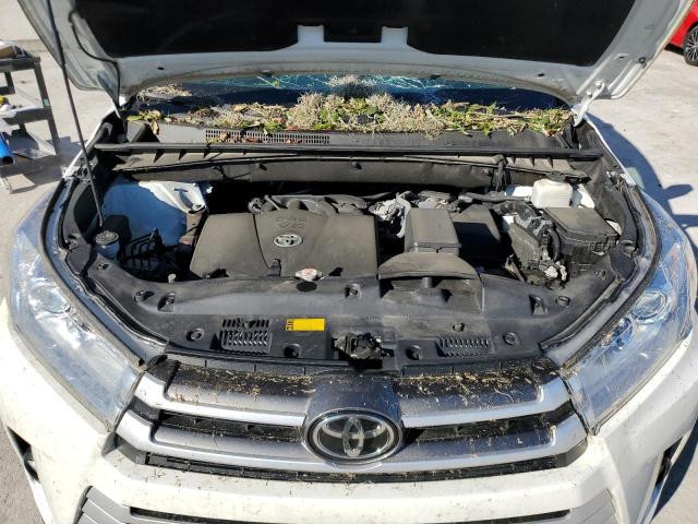Photo 7 from auction – 2017 TOYOTA HIGHLANDER with VIN 5TDJZRFH7HS520152