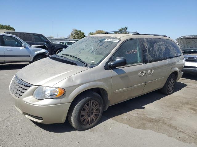 Photo 2 from auction – 2005 CHRYSLER TOWN & COU with VIN 2C4GP44R15R590328