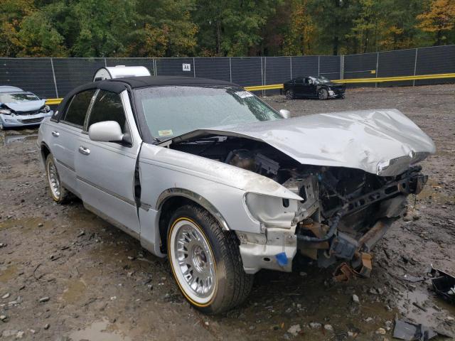 LINCOLN TOWN CAR E 2002 with VIN 1LNHM81W52Y641623 - Photo from auction