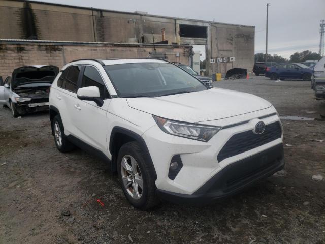 TOYOTA RAV4 XLE 2019 with VIN JTMW1RFV2KD005954 - Photo from auction
