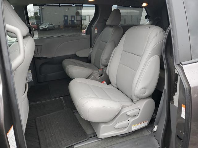 Photo 6 from auction – 2017 TOYOTA SIENNA XLE with VIN 5TDDZ3DC6HS171521