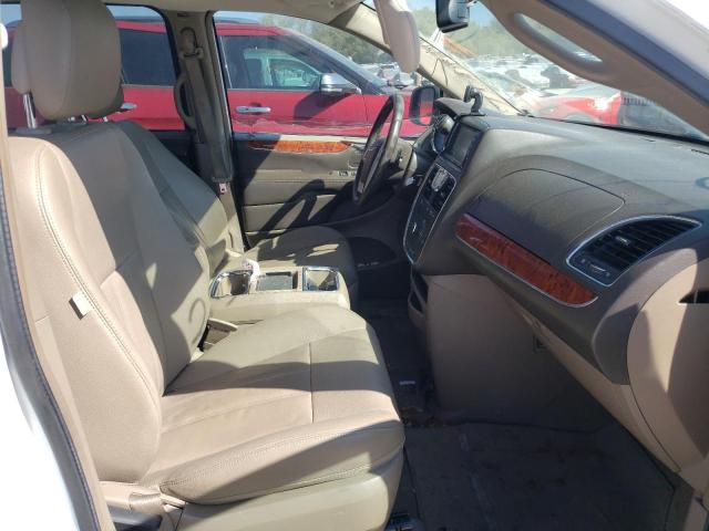 Photo 5 from auction – 2016 CHRYSLER TOWN & COU with VIN 2C4RC1BGXGR295316