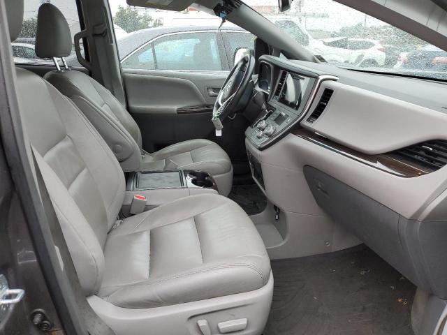 Photo 5 from auction – 2017 TOYOTA SIENNA XLE with VIN 5TDYZ3DC2HS779098