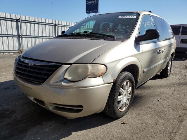Photo 2 from auction – 2005 CHRYSLER TOWN & COU with VIN 2C4GP54L75R228196