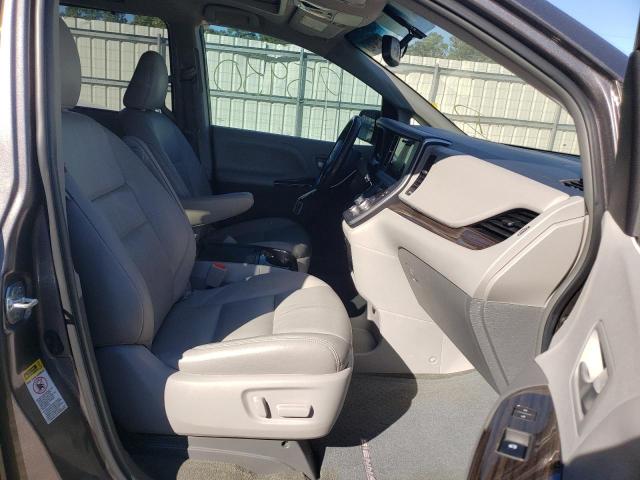 Photo 5 from auction – 2017 TOYOTA SIENNA XLE with VIN 5TDYZ3DC2HS780980