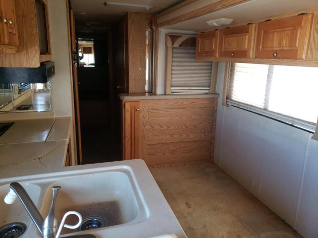 Photo 6 from auction – 2002 WORKHORSE CUSTOM CHASSIS MOTORHOME with VIN 5B4MP67GX23351301