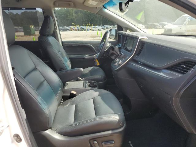 Photo 5 from auction – 2017 TOYOTA SIENNA SE with VIN 5TDXZ3DC6HS793940