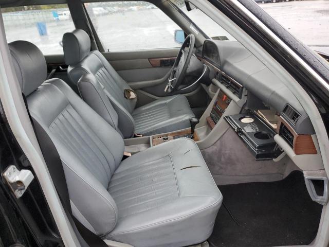 Photo 5 from auction – 1987 MERCEDES-BENZ UK with VIN WDBCA35D5HA326355