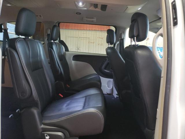 Photo 6 from auction – 2016 CHRYSLER TOWN & COU with VIN 2C4RC1BG2GR286805