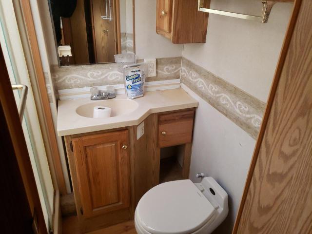 Photo 10 from auction – 2002 WORKHORSE CUSTOM CHASSIS MOTORHOME with VIN 5B4MP67GX23351301