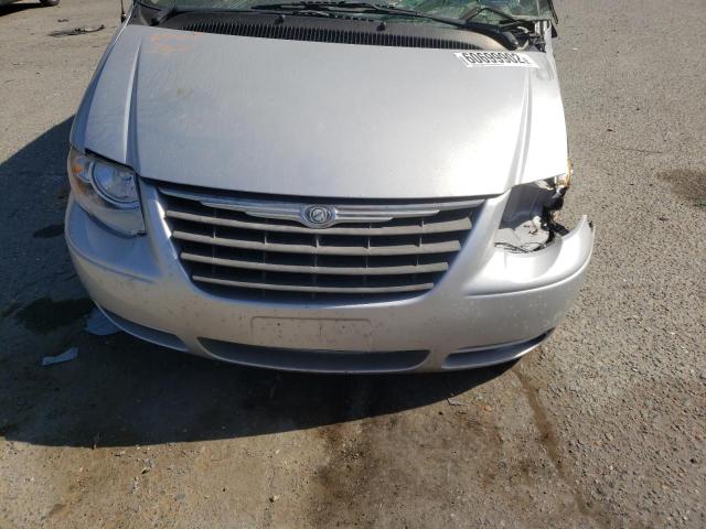 Photo 7 from auction – 2006 CHRYSLER TOWN & COU with VIN 2A8GP54L86R651105