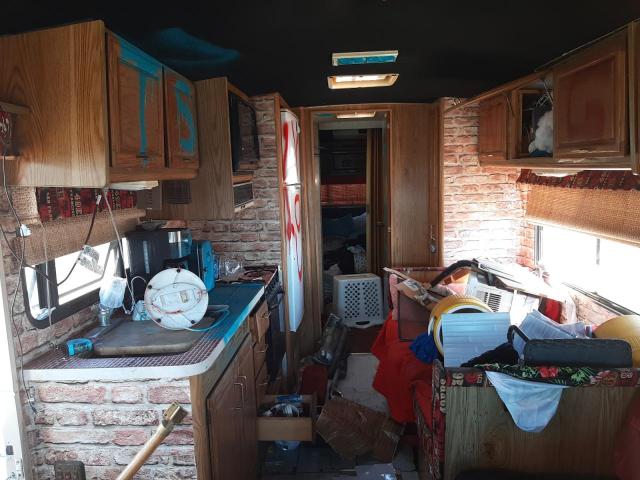 Photo 6 from auction – 1990 FLEETWOOD BOUNDER with VIN 1GBKP37N4L3315933
