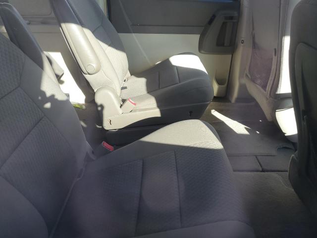Photo 6 from auction – 2010 CHRYSLER TOWN & COU with VIN 2A4RR5D1XAR142015