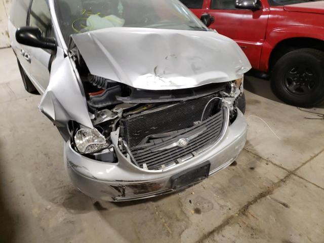 Photo 9 from auction – 2002 CHRYSLER TOWN & COU with VIN 2C4GP54L42R669697