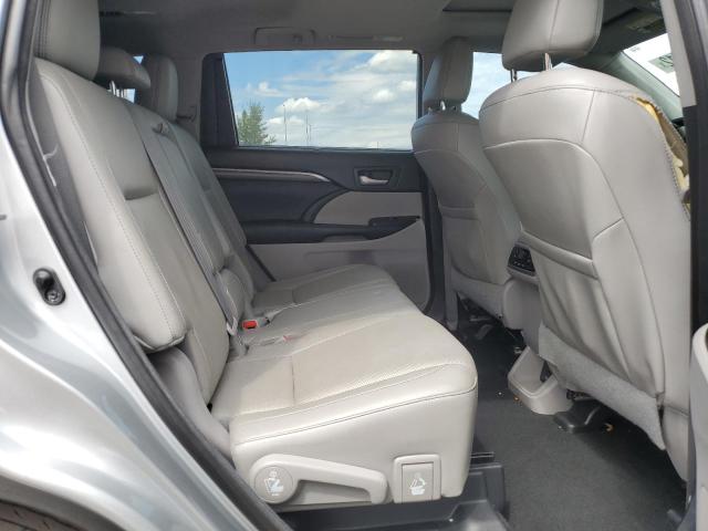 Photo 6 from auction – 2017 TOYOTA HIGHLANDER with VIN 5TDYZRFH3HS230327
