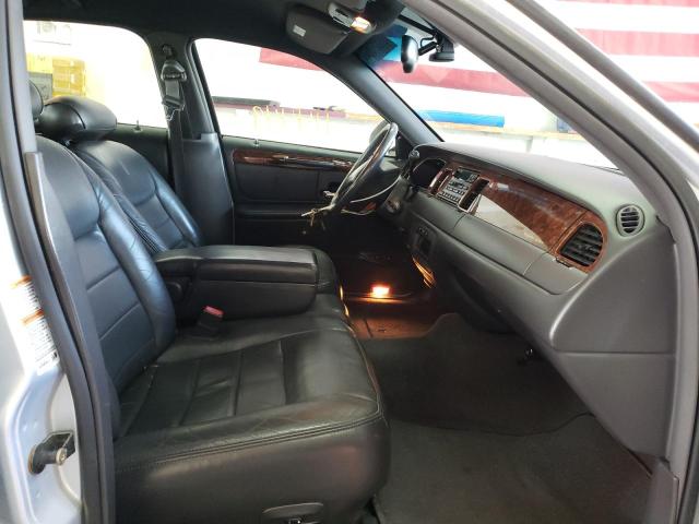 Photo 5 from auction – 2002 LINCOLN TOWN CAR E with VIN 1LNHM81W92Y670302