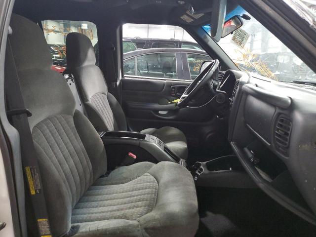 Photo 5 from auction – 2002 CHEVROLET BLAZER with VIN 1GNDT13W02K160117