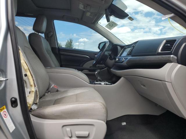 Photo 5 from auction – 2017 TOYOTA HIGHLANDER with VIN 5TDYZRFH3HS230327