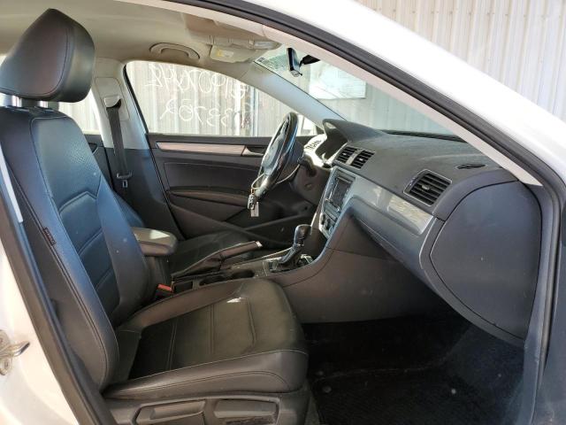 Photo 5 from auction – 2015 VOLKSWAGEN PASSAT S with VIN 1VWAT7A33FC097437