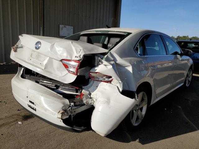Photo 4 from auction – 2015 VOLKSWAGEN PASSAT S with VIN 1VWAT7A33FC097437