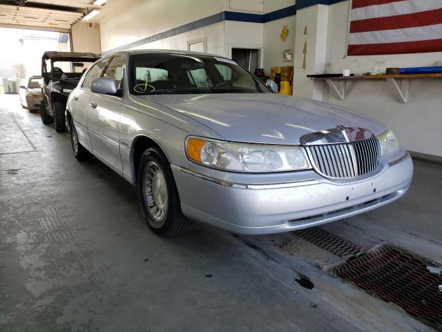 LINCOLN TOWN CAR E 2002 with VIN 1LNHM81W92Y670302 - Photo from auction
