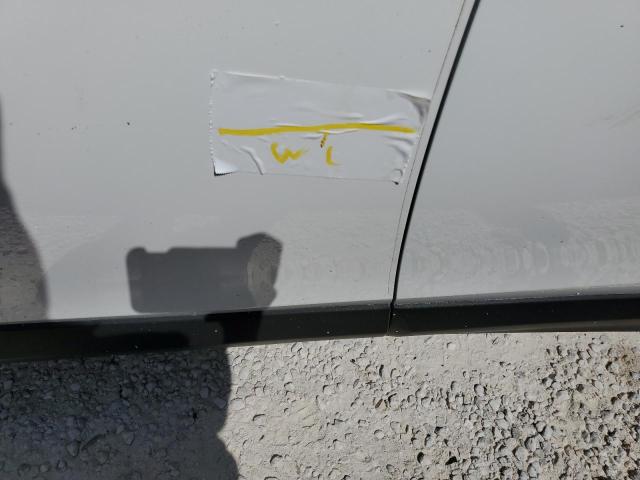 Photo 9 from auction – 2017 TOYOTA RAV4 LE with VIN JTMZFREV4HJ147863