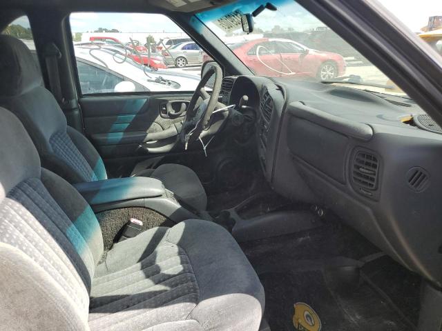 Photo 5 from auction – 2001 CHEVROLET BLAZER with VIN 1GNCS18W01K179370
