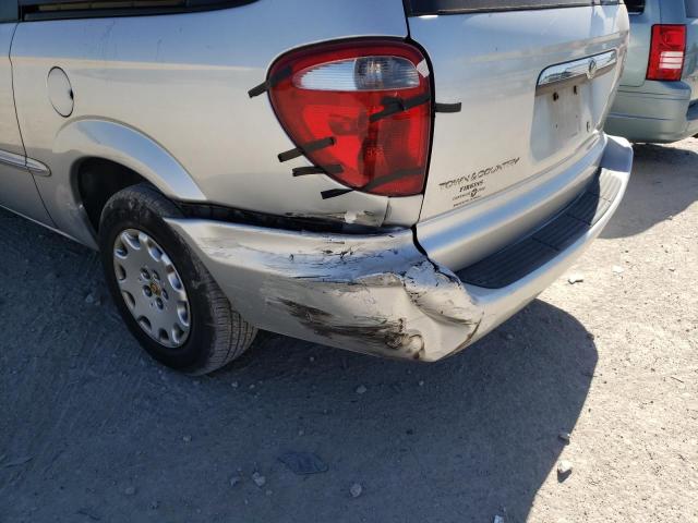 Photo 9 from auction – 2001 CHRYSLER TOWN & COU with VIN 2C8GP44311R412875