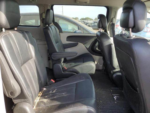 Photo 6 from auction – 2015 CHRYSLER TOWN & COU with VIN 2C4RC1BG1FR694159