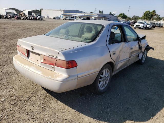 Photo 4 from auction – 2000 TOYOTA CAMRY LE with VIN 4T1BF28K3YU946330