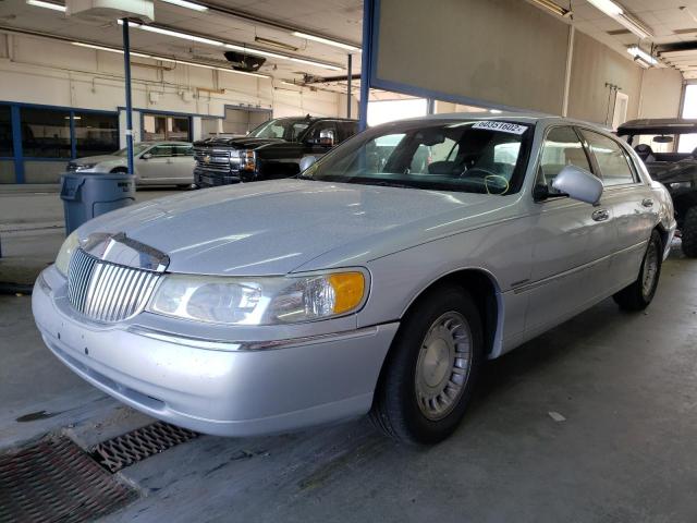 Photo 2 from auction – 2002 LINCOLN TOWN CAR E with VIN 1LNHM81W92Y670302