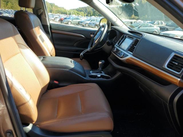 Photo 5 from auction – 2018 TOYOTA HIGHLANDER with VIN 5TDDZRFH6JS912056
