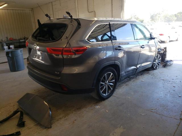 Photo 4 from auction – 2019 TOYOTA HIGHLANDER with VIN 5TDKZRFH9KS562415