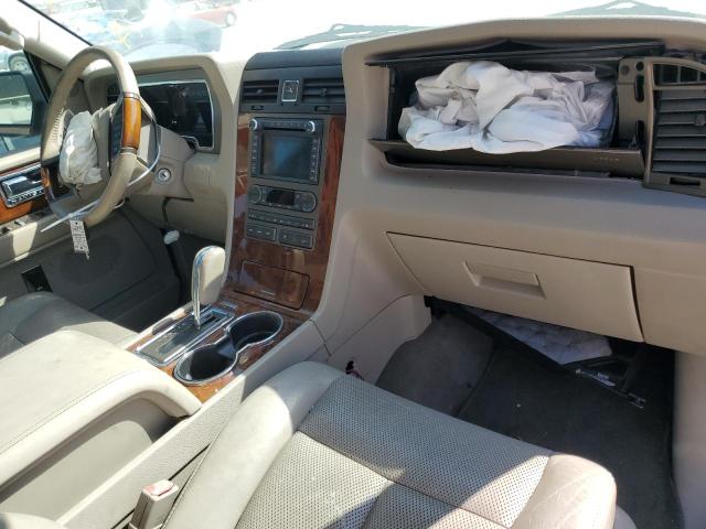 Photo 9 from auction – 2011 LINCOLN NAVIGATOR with VIN 5LMJJ3H52BEJ09917