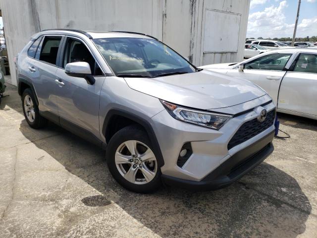 TOYOTA RAV4 XLE 2019 with VIN JTMW1RFV9KD040958 - Photo from auction