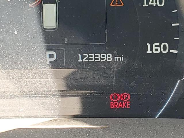 Photo 8 from auction – 2016 KIA SORENTO SX with VIN 5XYPK4A5XGG035773