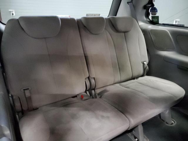 Photo 9 from auction – 2008 HYUNDAI ENTOURAGE with VIN KNDMC233586047382
