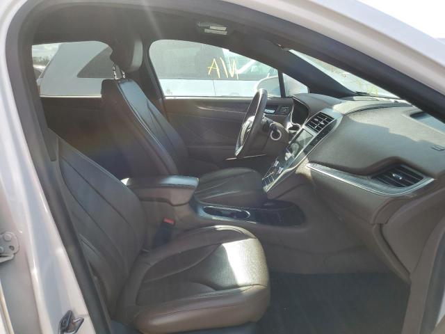 Photo 5 from auction – 2017 LINCOLN MKC RESERV with VIN 5LMCJ3C93HUL71625