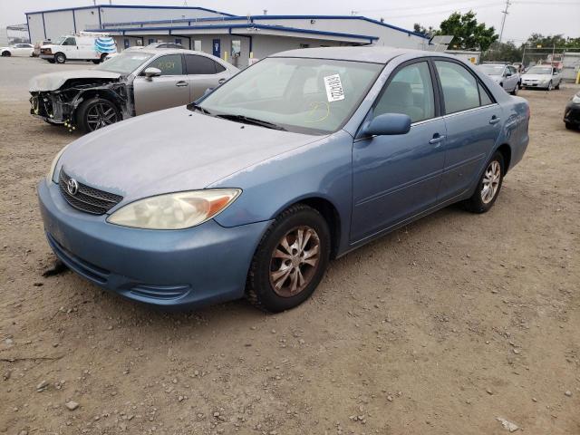 TOYOTA CAMRY LE 2004 with VIN 4T1BF32K94U570693 - Photo from auction
