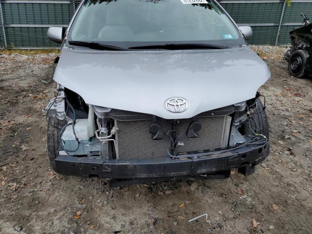 Photo 9 from auction – 2017 TOYOTA SIENNA LE with VIN 5TDJZ3DC6HS159811