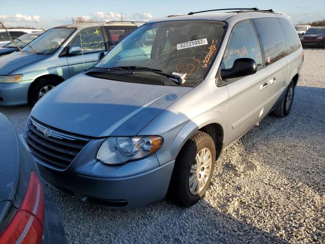 Photo 2 from auction – 2005 CHRYSLER TOWN & COU with VIN 2C4GP44R95R211186