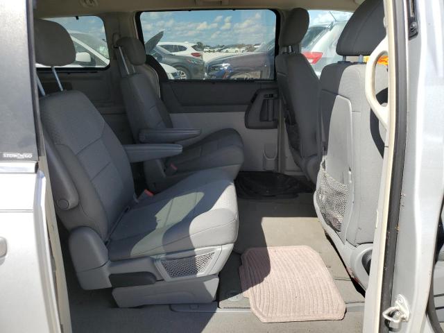 Photo 6 from auction – 2010 CHRYSLER TOWN & COU with VIN 2A4RR5D12AR136175